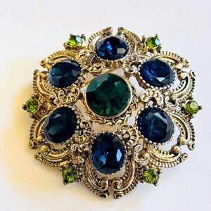 VTG Regal Brooch pin Signed Squire blue green Jeweled Rhinestone Gold tone Round